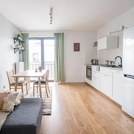 Polaka ~ Self Check-in 24 ~ Car Park ~lift Apartment Wroclaw