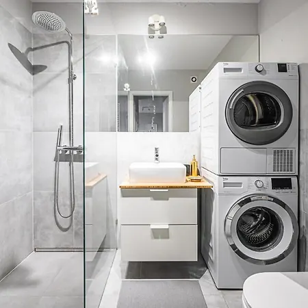 Apartment Polaka ~ Self Check-in 24 ~ Car Park ~lift Wroclaw