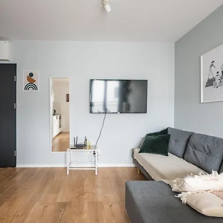 Apartment Polaka ~ Self Check-in 24 ~ Car Park ~lift Wroclaw