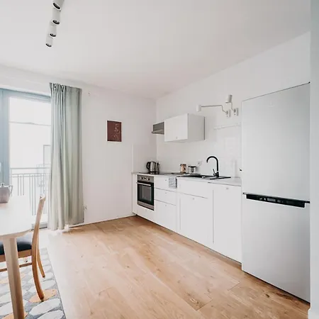 Polaka ~ Self Check-in 24 ~ Car Park ~lift Breslavia