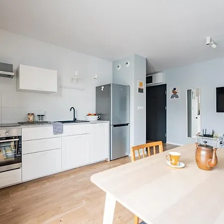 Polaka ~ Self Check-in 24 ~ Car Park ~lift *